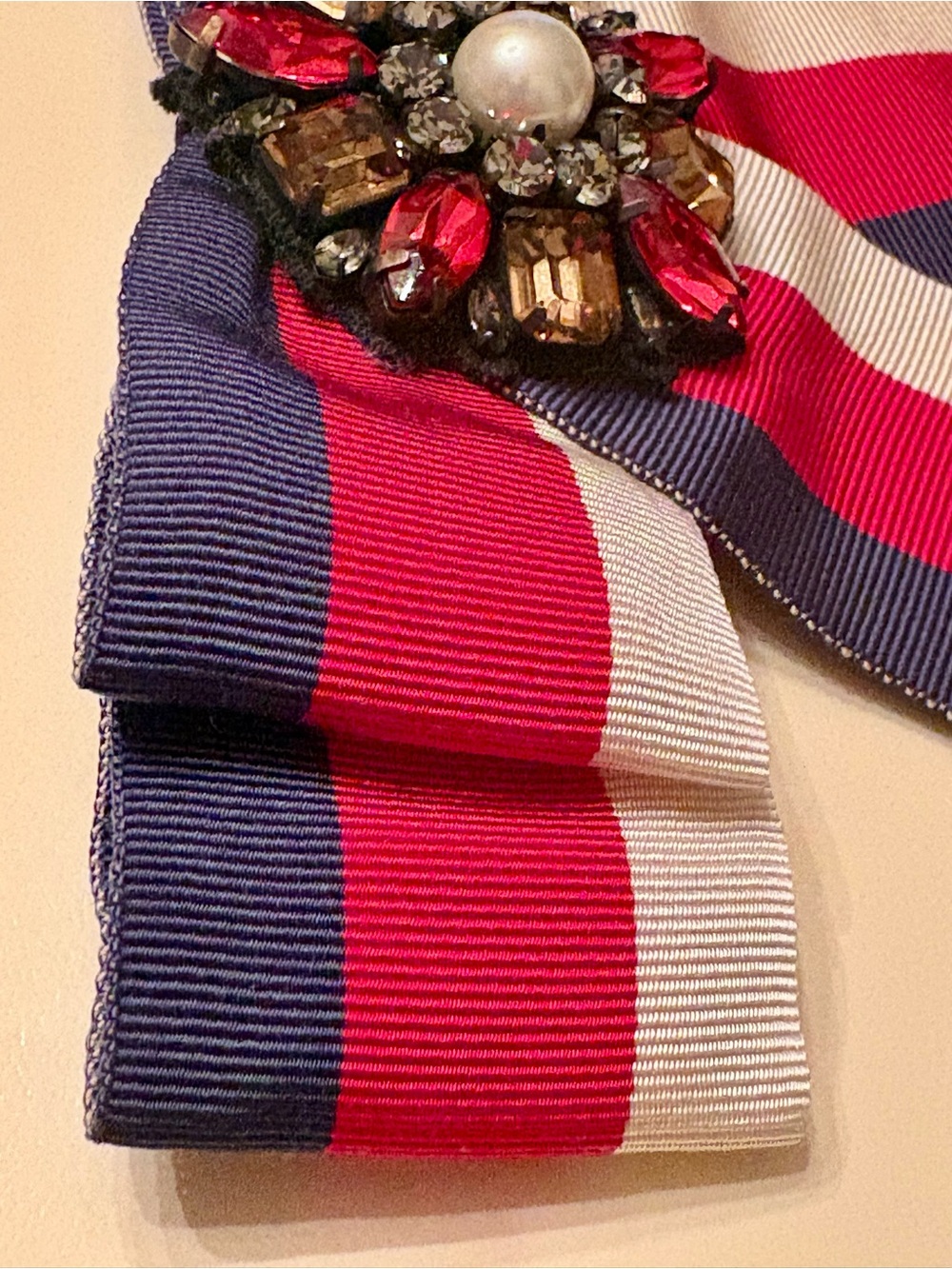 Gucci Web Grosgrain Bow Brooch Red White Blue Bee Medallion Alessandro Michele - Picture 5 of 5